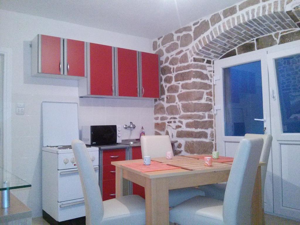 Holiday House Popovic Sućuraj Zewnętrze zdjęcie