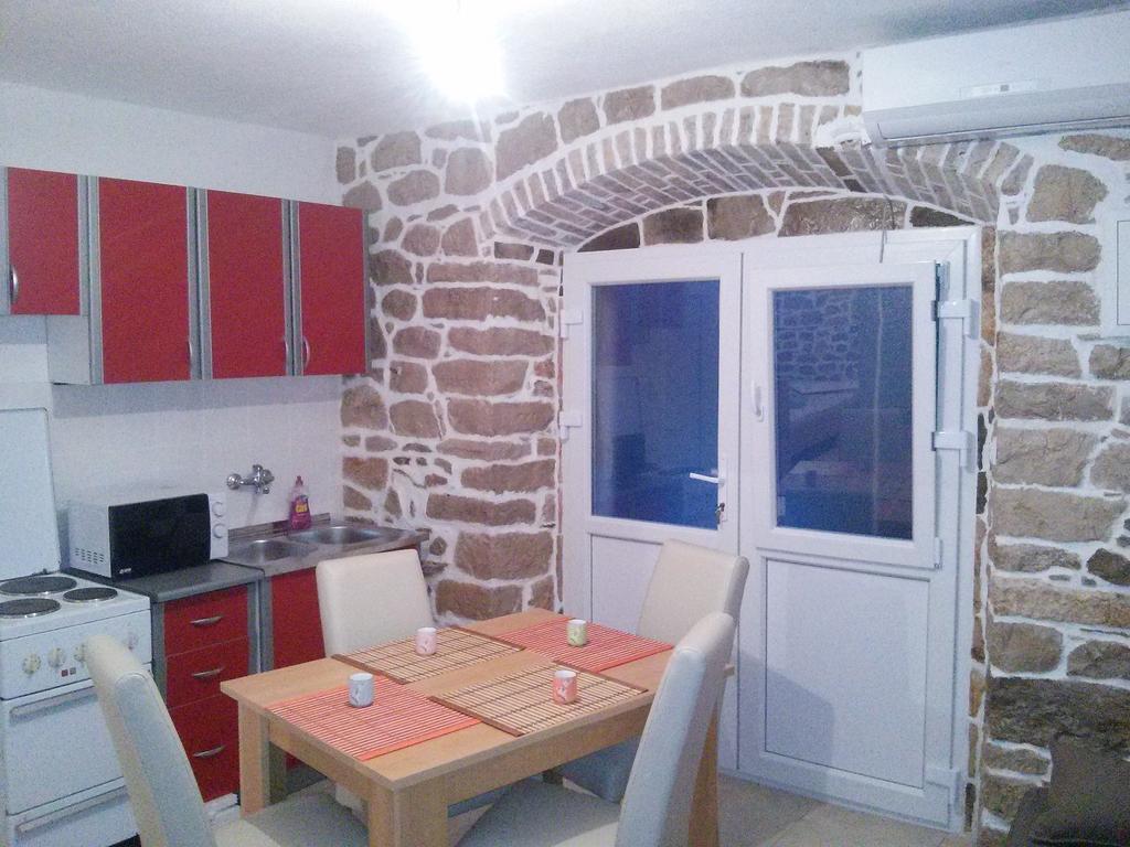 Holiday House Popovic Sućuraj Zewnętrze zdjęcie