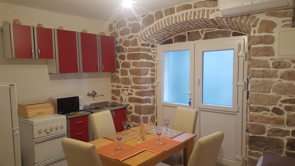 Holiday House Popovic Sućuraj Zewnętrze zdjęcie